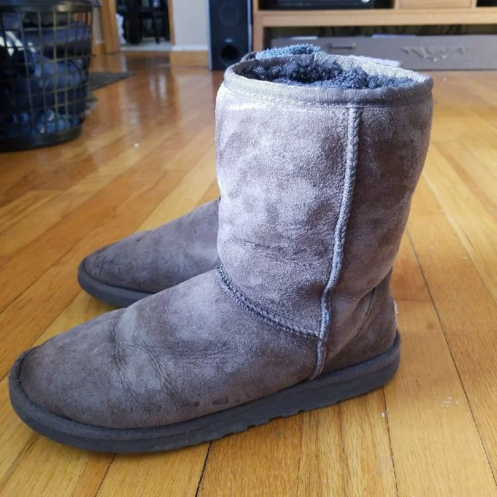 UGG boots size s/n 5825, size 8
